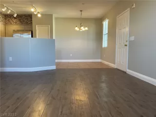 Photo #6: 2294642 Listing