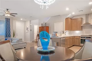 Photo #6: 2294649 Listing