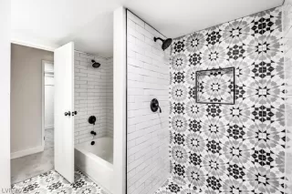 Photo #2: 2294671 Listing