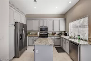 Photo #1: 2294686 Listing 