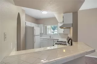 Photo #4: 2294722 Listing