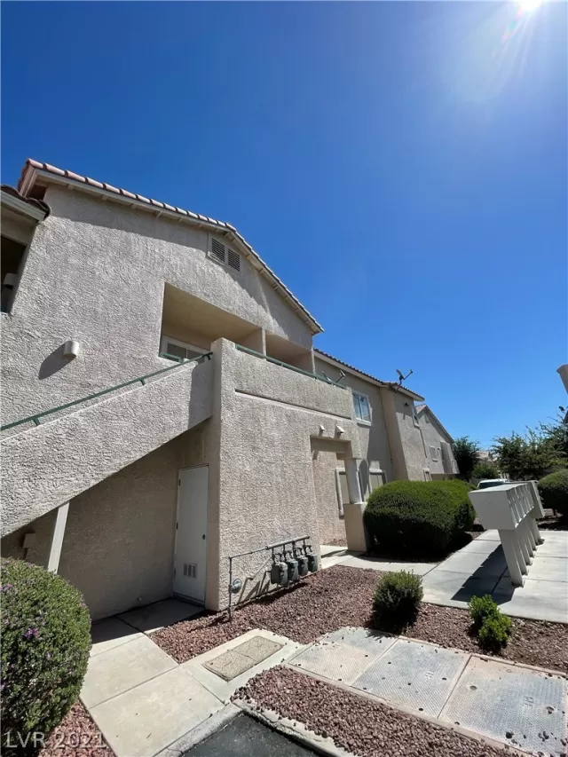 MLS: 2294750 Condo For Sale