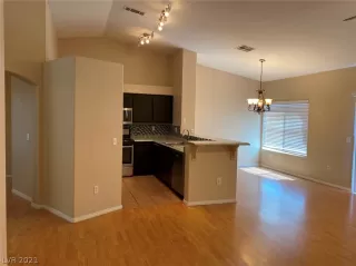 Photo #6: 2294798 Listing 