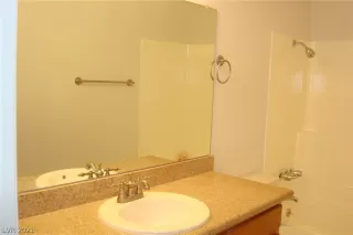Photo #4: 2294869 Listing