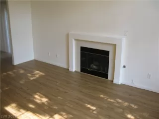 Photo #3: 2294884 Listing