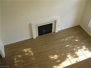 Photo #5: 2294884 Listing