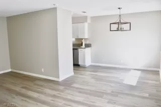 Photo #5: 2294886 Listing 