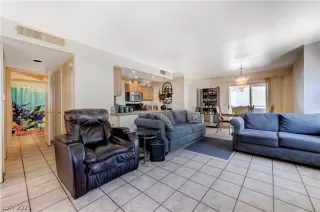 Photo #4: 2294896 Listing