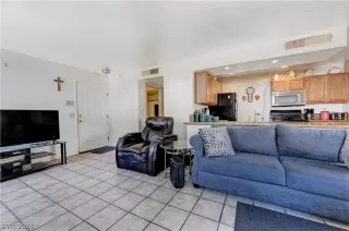 Photo #5: 2294896 Listing