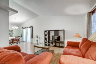 Photo #3: 2294926 Listing