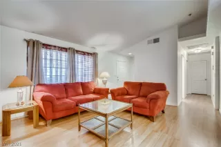 Photo #4: 2294926 Listing