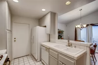 Photo #6: 2294926 Listing