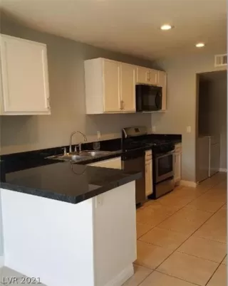 Photo #5: 2294933 Listing