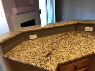 Photo #3: 2294939 Listing