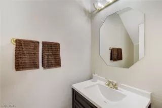 Photo #6: 2294972 Listing