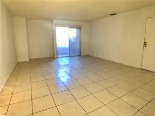 Photo #3: 2294987 Listing
