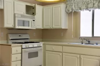 Photo #2: 2294993 Listing