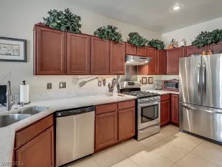 Photo #6: 2295031 Listing