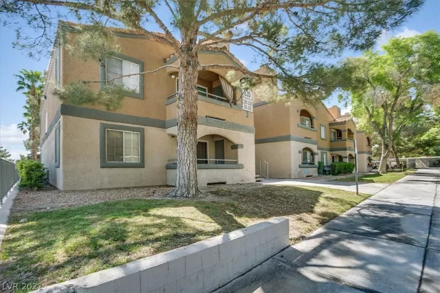 MLS: 2295040 Condo For Sale