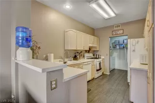 Photo #5: 2295078 Listing 