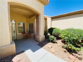 Photo #2: 2295086 Listing 