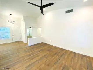Photo #3: 2295086 Listing 