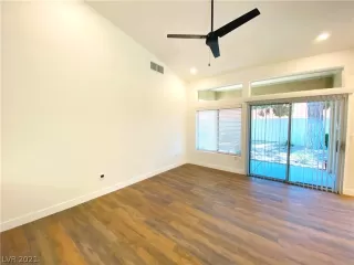 Photo #4: 2295086 Listing 