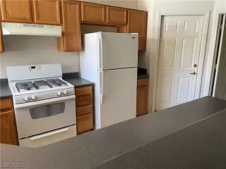 Photo #5: 2295175 Listing 