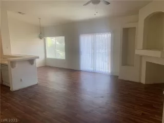 Photo #5: 2295181 Listing