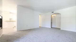 Photo #5: 2295183 Listing 