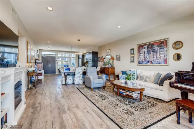 MLS: 2295193 Condo For Sale