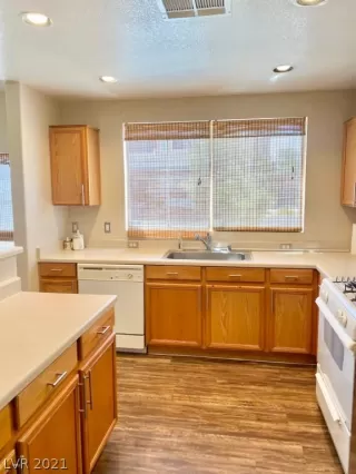 Photo #4: 2295207 Listing