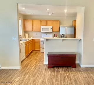 Photo #5: 2295207 Listing