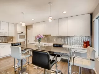 Photo #6: 2295247 Listing