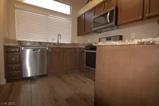 Photo #5: 2295284 Listing