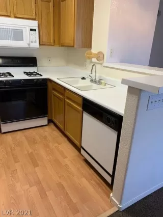 Photo #1: 2295307 Listing 