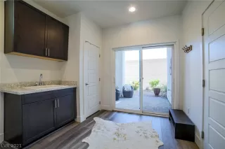 Photo #5: 2295317 Listing 