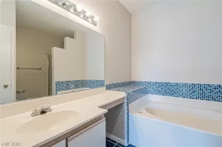 Photo #3: 2295341 Listing