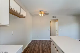 Photo #5: 2295341 Listing