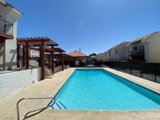 Photo #6: 2295348 Listing
