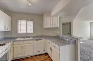 Photo #1: 2295378 Listing