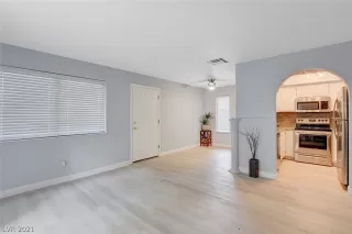 Photo #4: 2295495 Listing