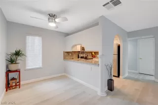 Photo #5: 2295495 Listing