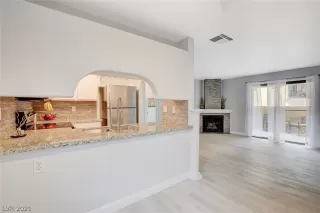 Photo #6: 2295495 Listing