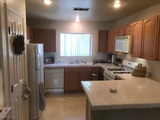 Photo #2: 2295535 Listing