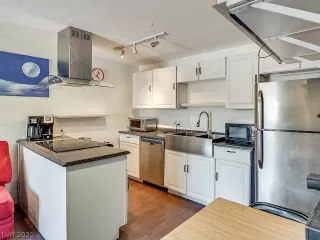 Photo #2: 2295576 Listing 