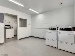 Photo #5: 2295576 Listing 