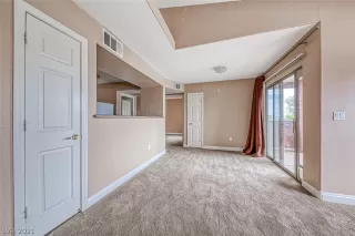 Photo #6: 2295578 Listing