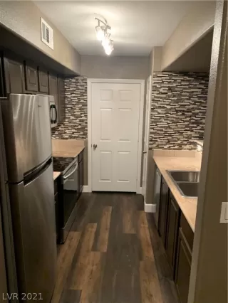 Photo #2: 2295587 Listing