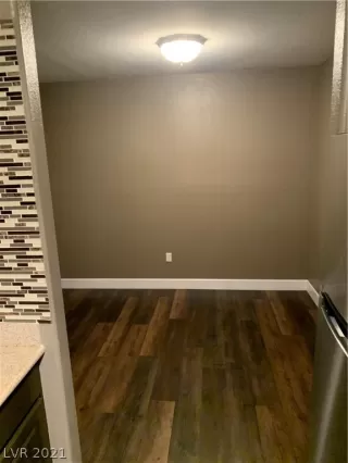 Photo #6: 2295587 Listing